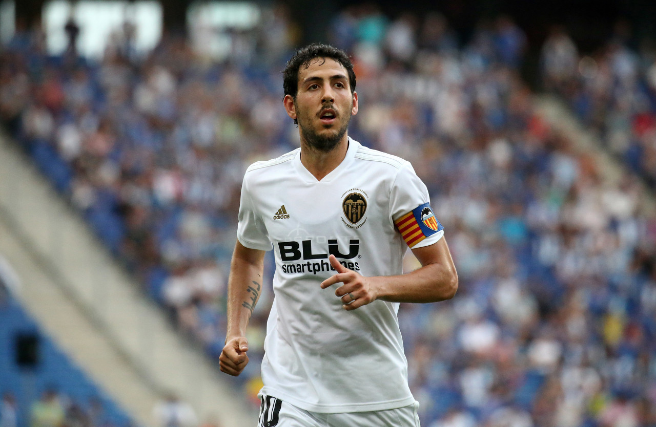 包含瓦伦西亚发布备战花絮，关键时刻伤情更新，足总杯任务艰巨，临场指挥获称赞的词条